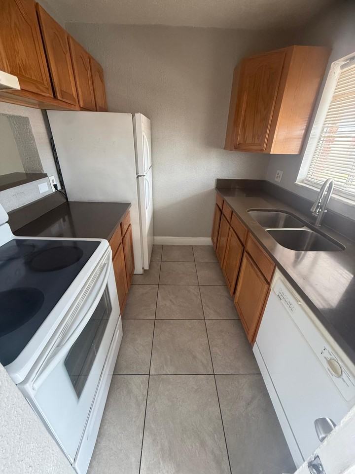 797 W Lancaster Rd #F75 - Photo 4 of 22