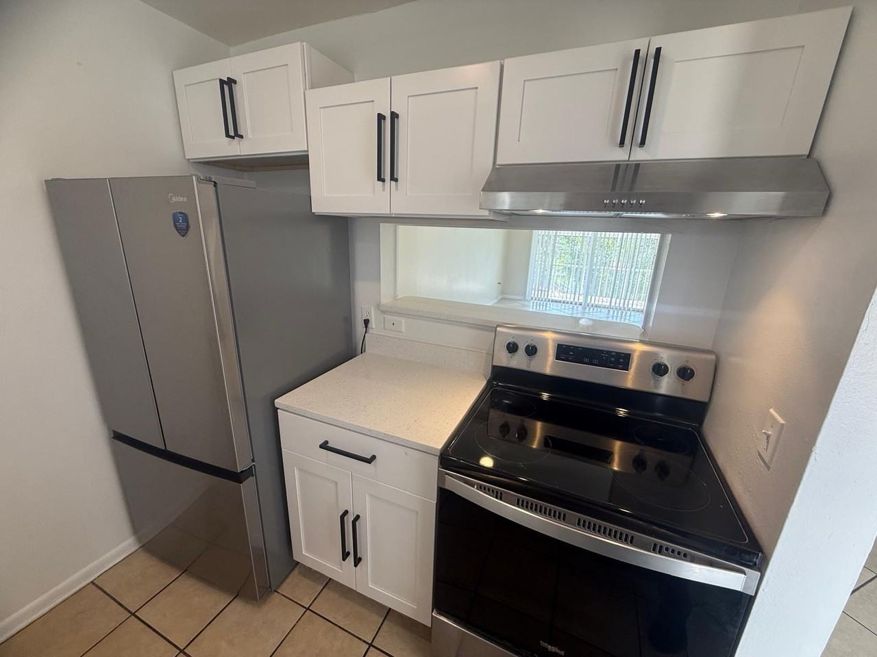 809 W Lancaster Rd #I113 - Photo 2 of 19