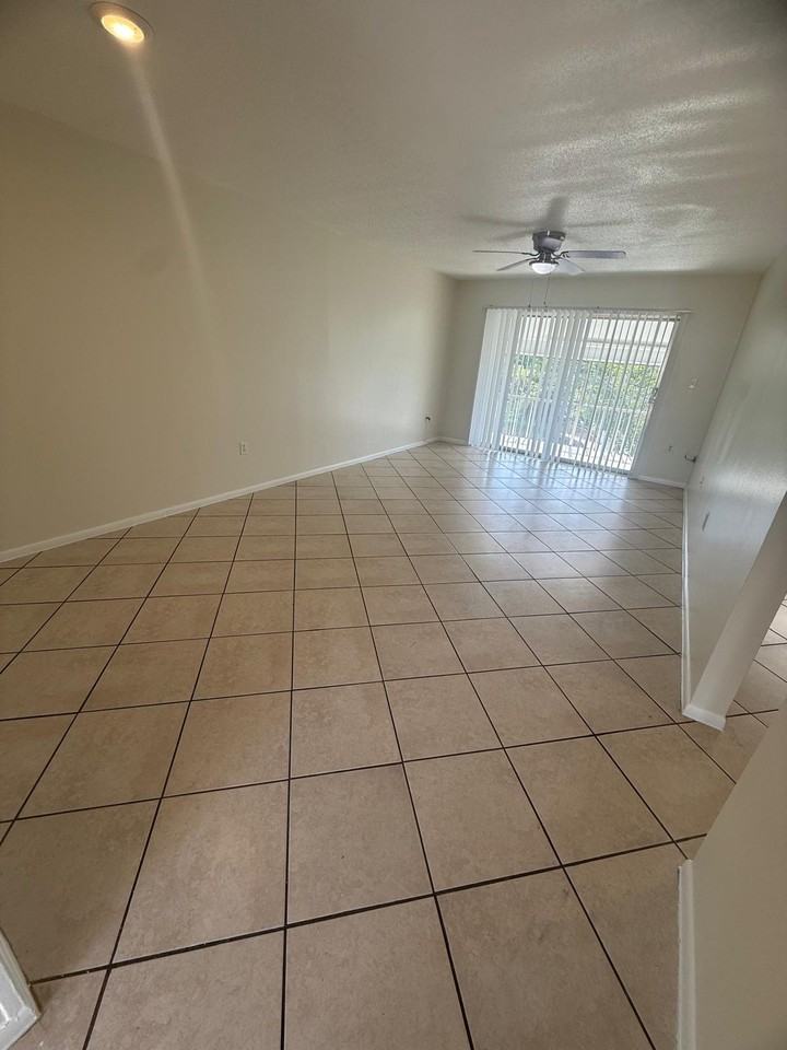 809 W Lancaster Rd #I113 - Photo 5 of 19