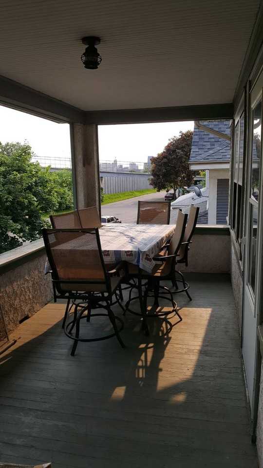 921 Hudson Rd - Photo 2 of 15