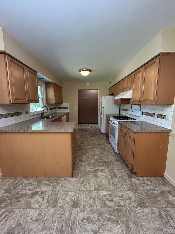 704 N 74th Ave - Photo 6 of 50