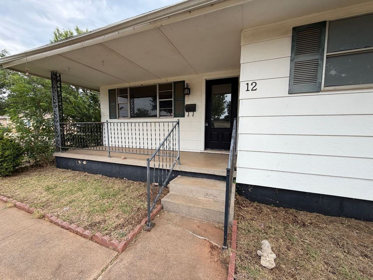 12 Shirley Ln - Photo 2 of 32