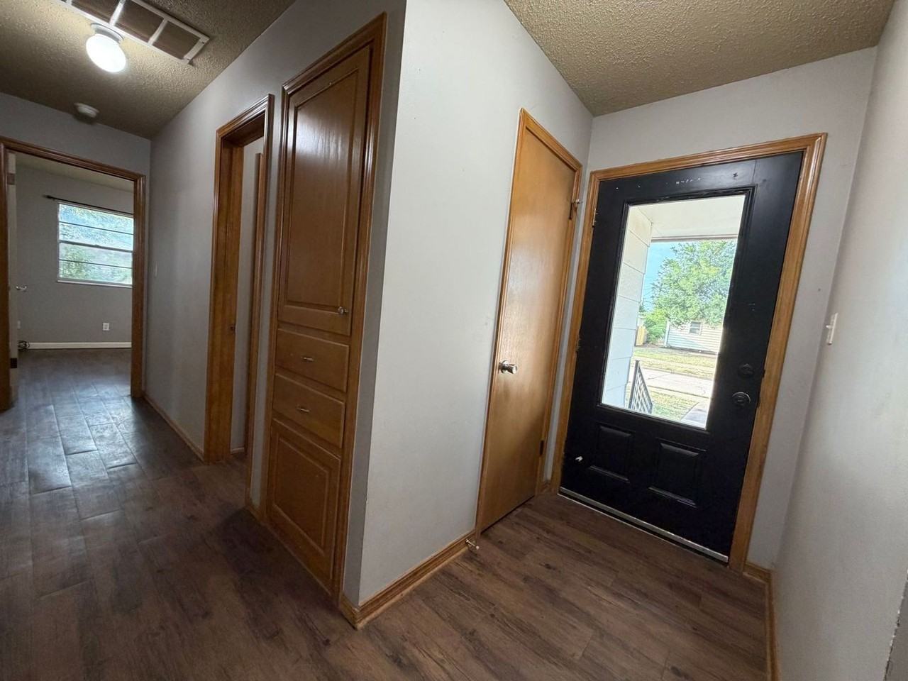 12 Shirley Ln - Photo 3 of 32