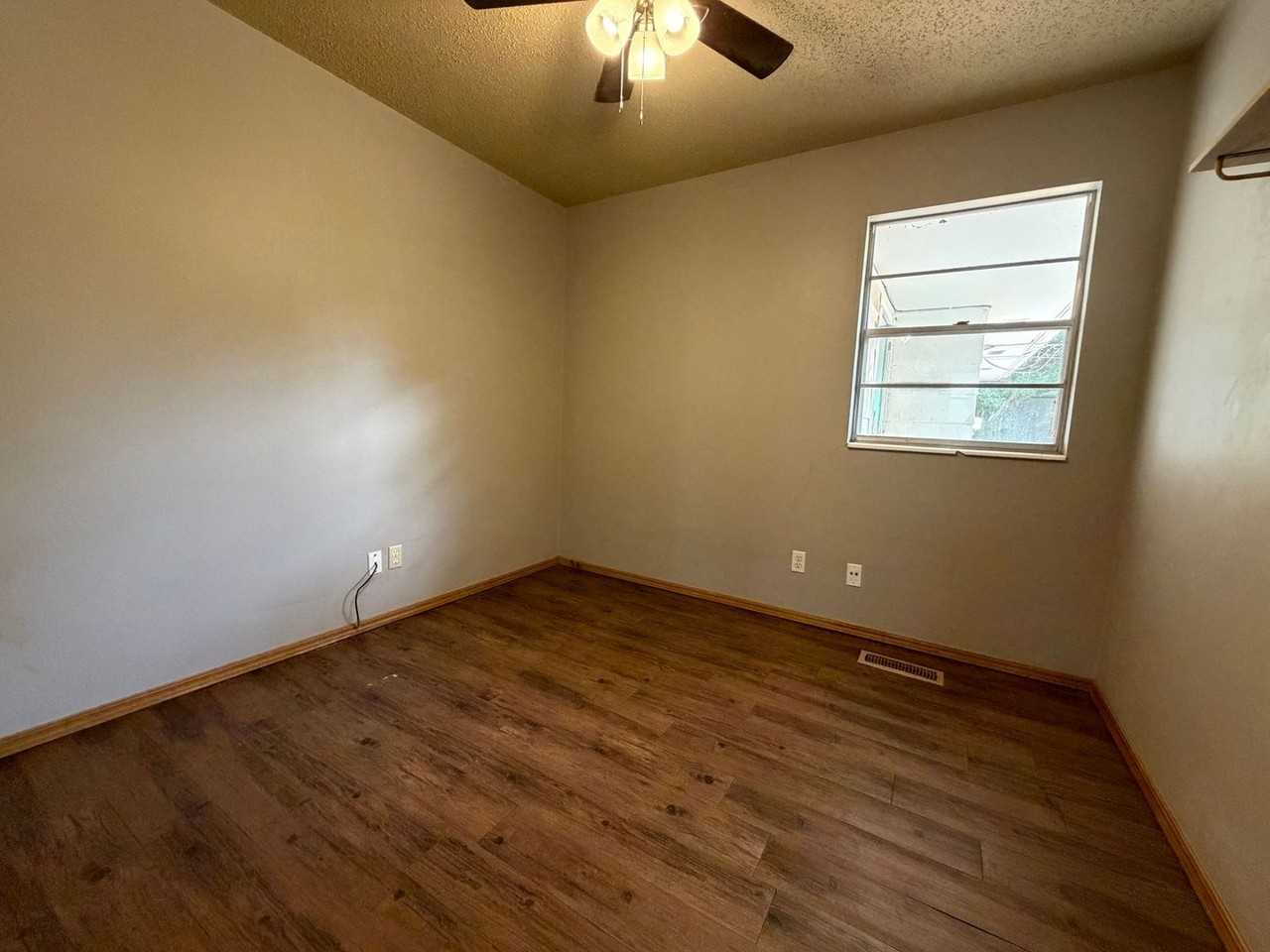 12 Shirley Ln - Photo 4 of 32