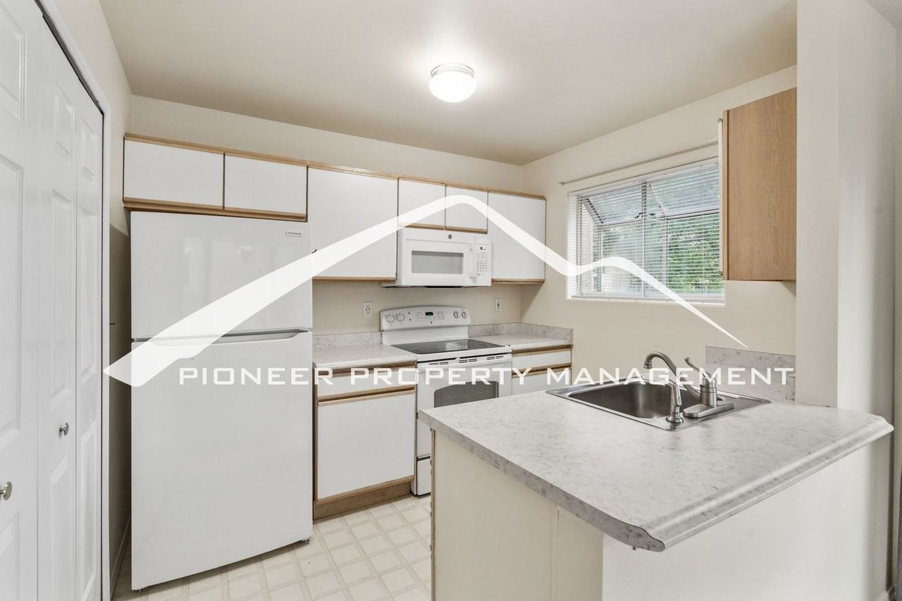 6162 Colony Cir - Photo 4 of 28