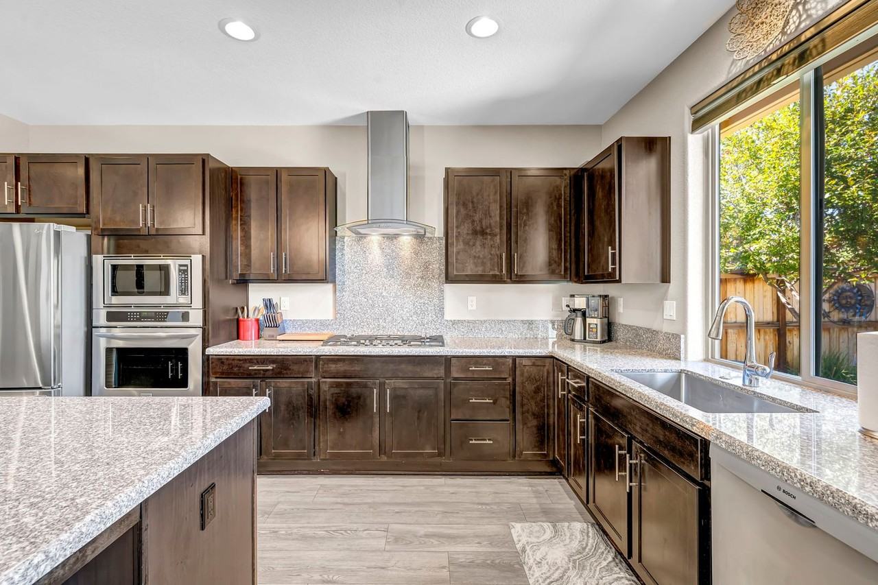 2722 Mylonite Dr - Photo 3 of 50