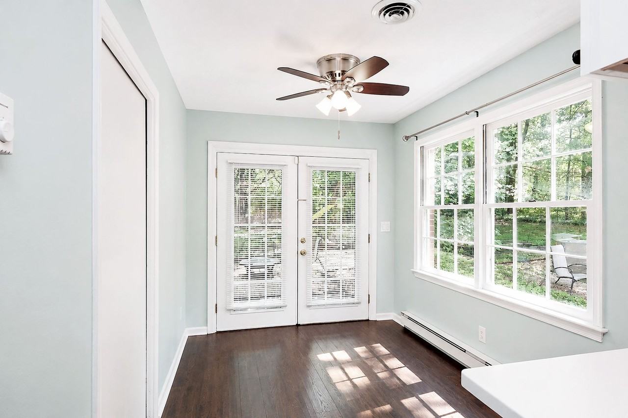 208 Surrey Rd - Photo 6 of 25