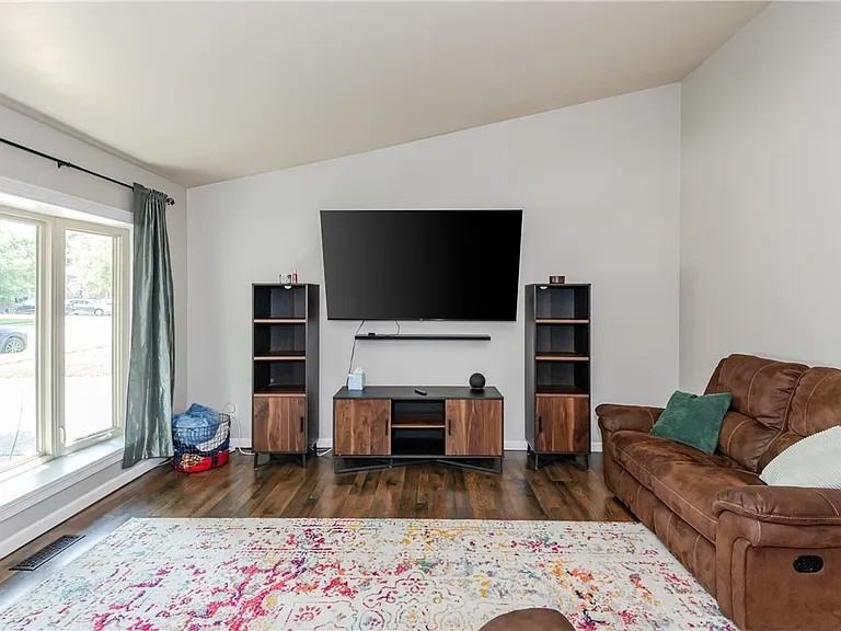 1221 Warwick Dr #NA - Photo 3 of 22