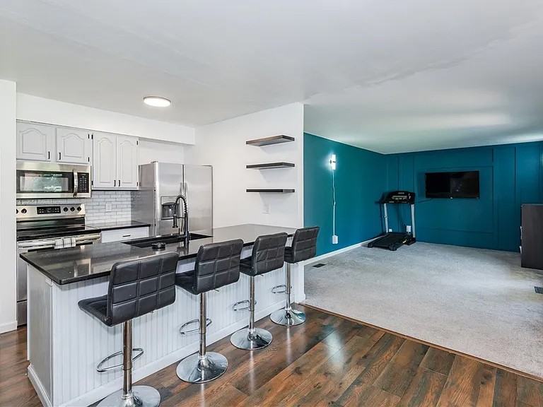 1221 Warwick Dr #NA - Photo 5 of 22