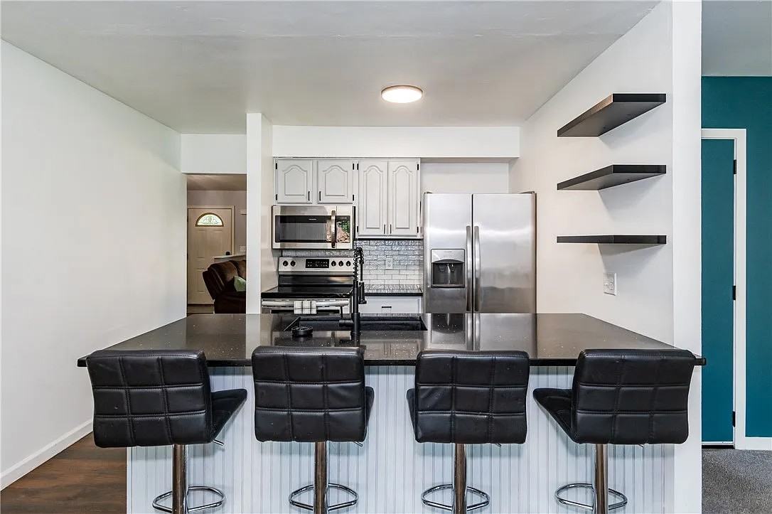 1221 Warwick Dr #NA - Photo 6 of 22