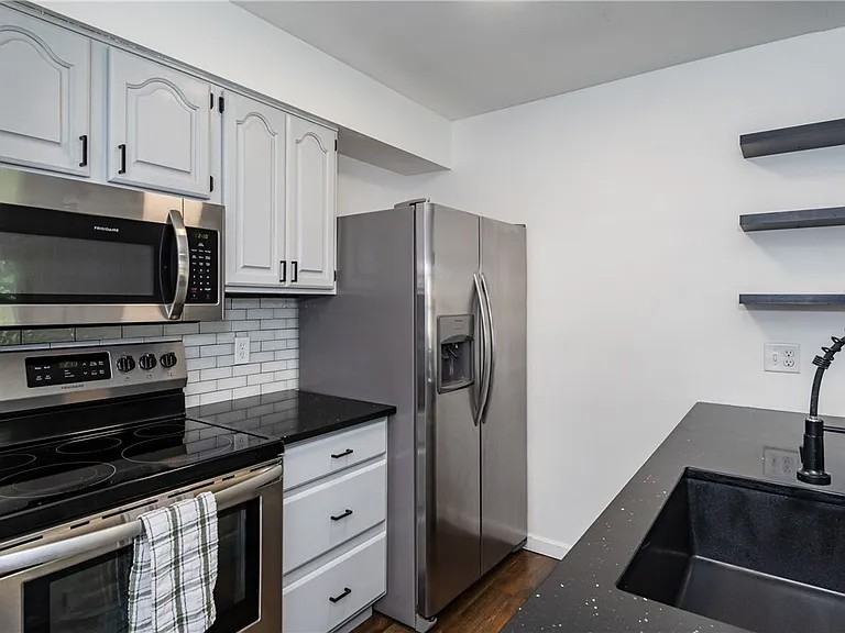 1221 Warwick Dr #NA - Photo 7 of 22