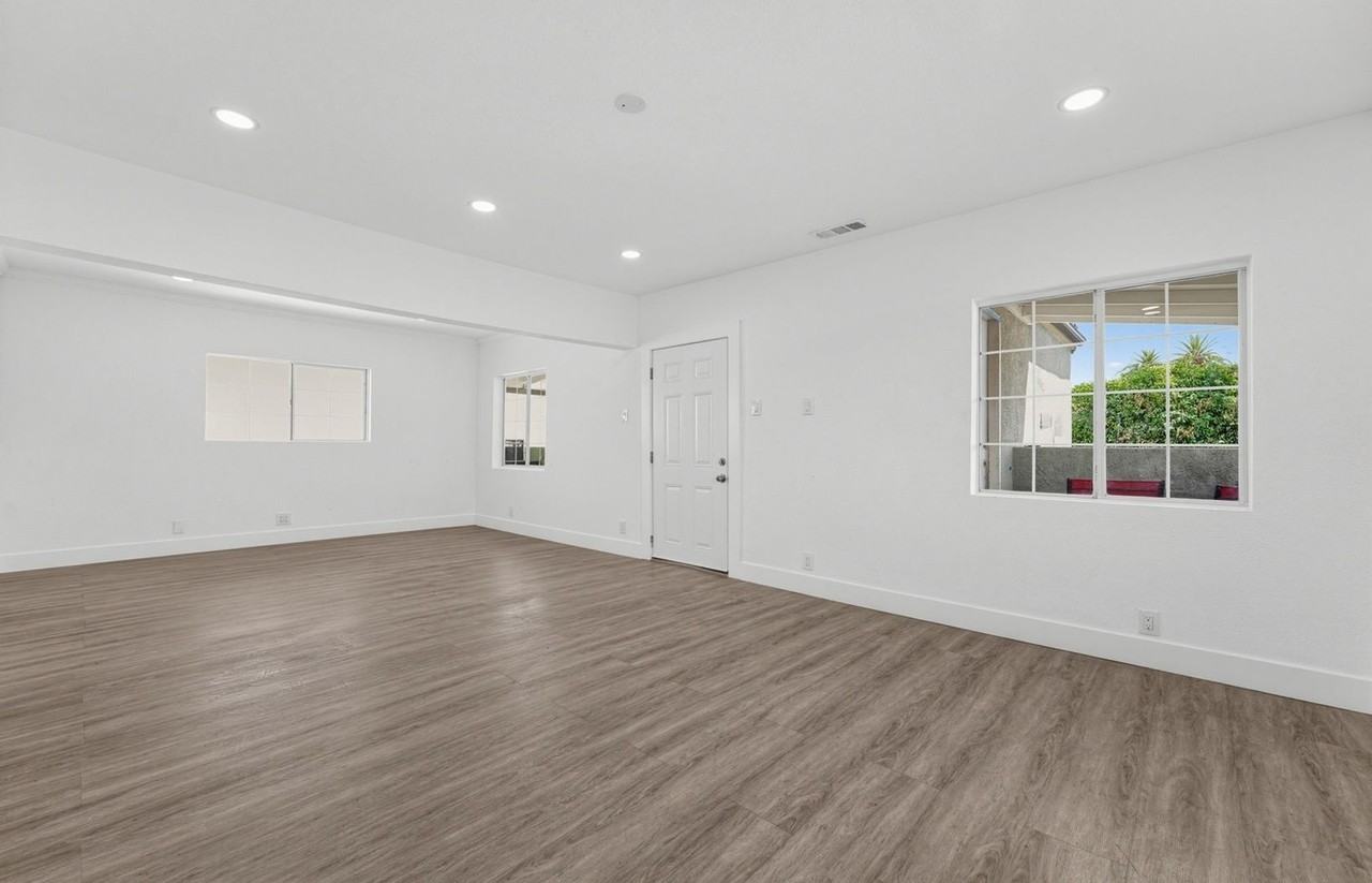 2703 Alsace Ave - Photo 2 of 30