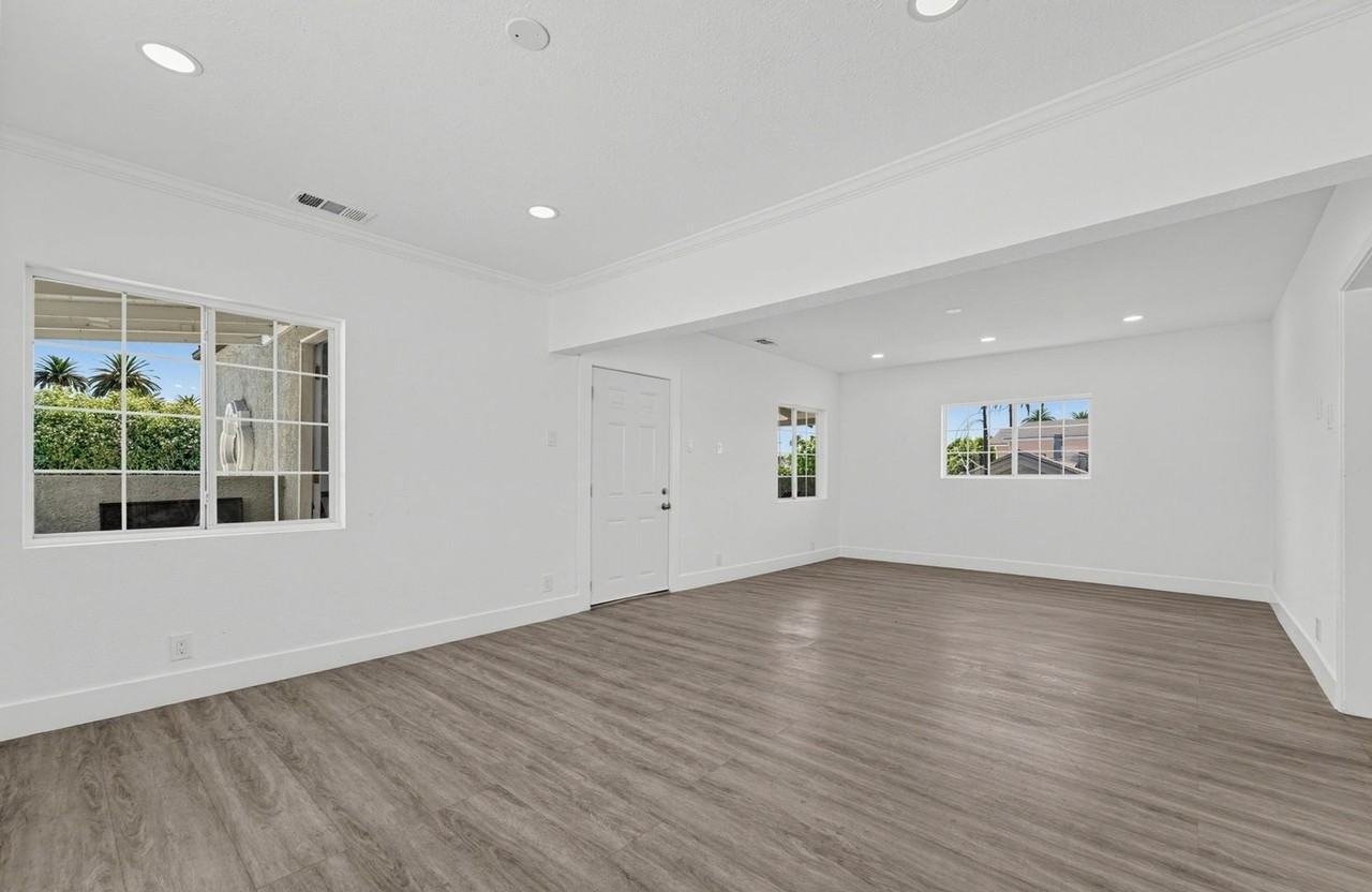 2703 Alsace Ave - Photo 3 of 30