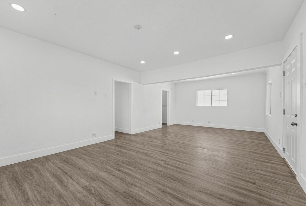 2703 Alsace Ave - Photo 4 of 30