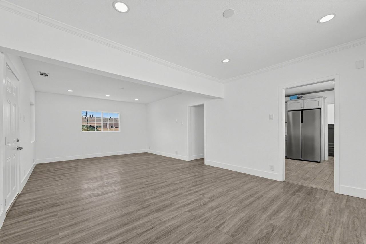 2703 Alsace Ave - Photo 5 of 30