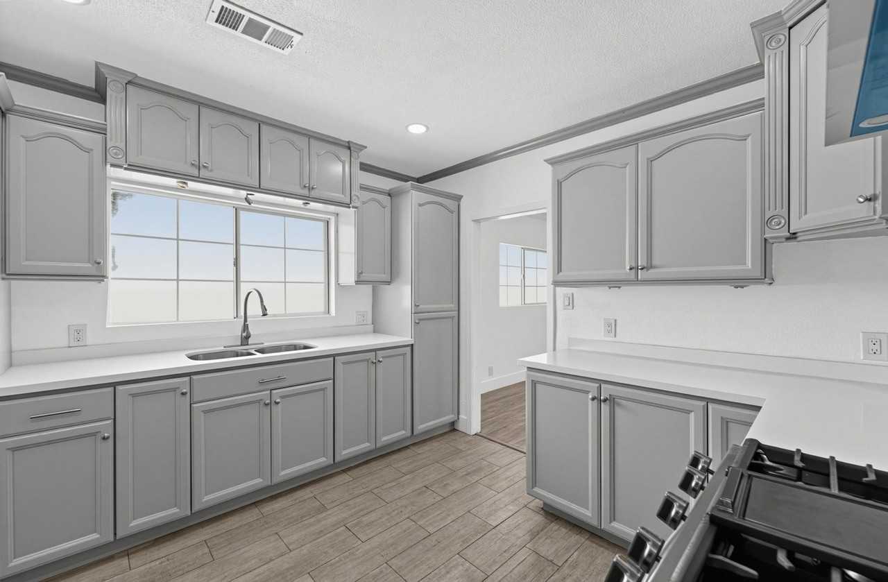 2703 Alsace Ave - Photo 6 of 30