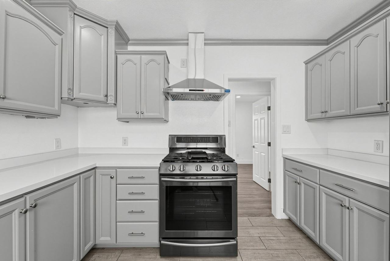 2703 Alsace Ave - Photo 7 of 30