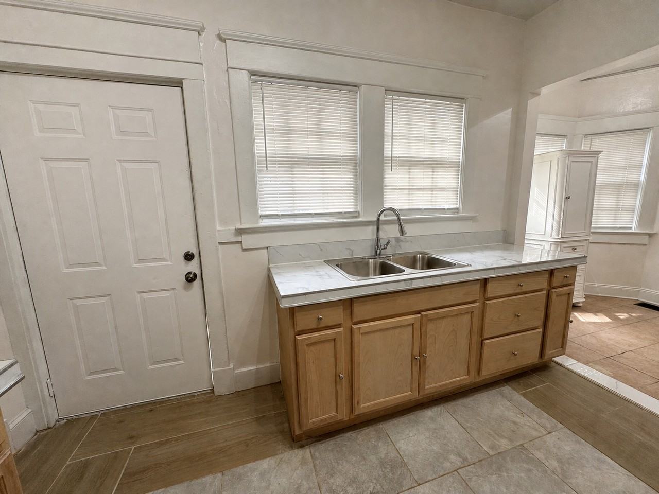 722 Cascade Ave Sw #NA - Photo 7 of 24