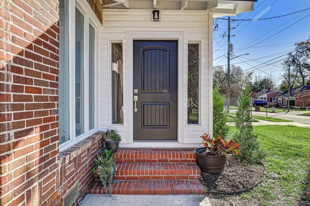 4633 Kingsbury St - Photo 4 of 50