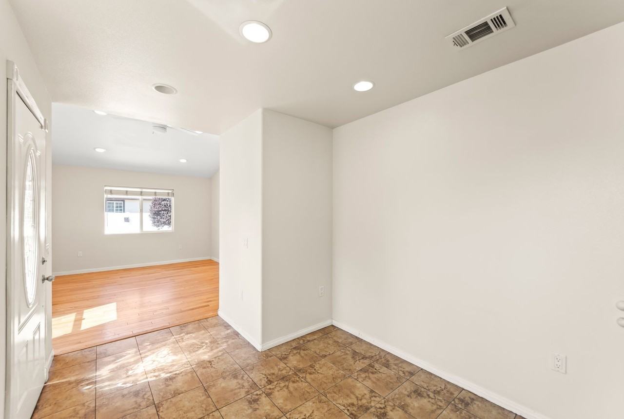 262 Acacia St - Photo 7 of 22