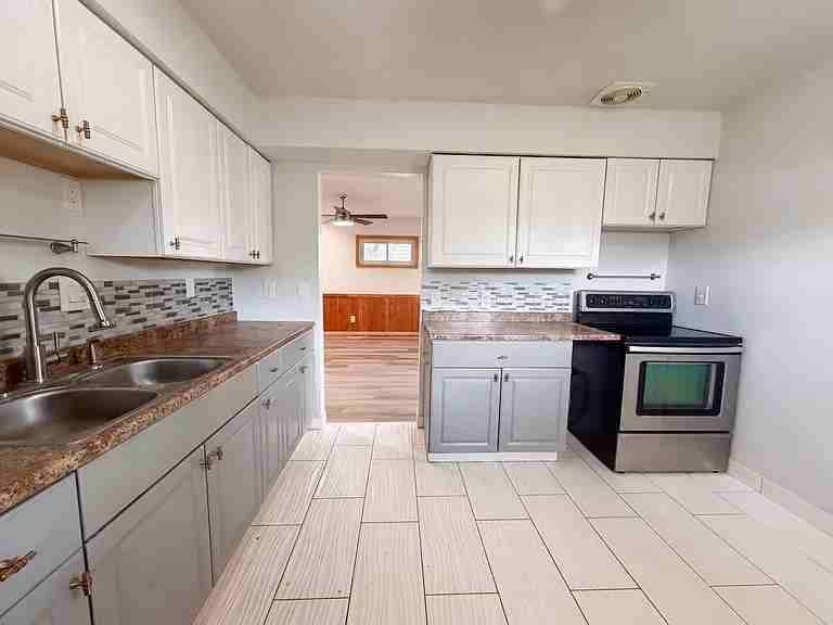 2221 Myrtle Avenue - Photo 3 of 6