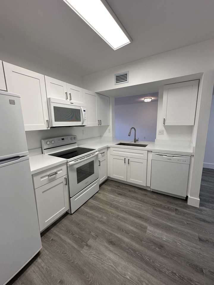 4768 Nw 114th Ave #106 - Photo 2 of 19