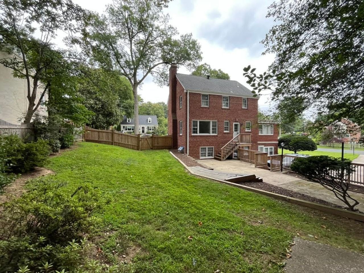 4408 Glenridge St - Photo 2 of 40