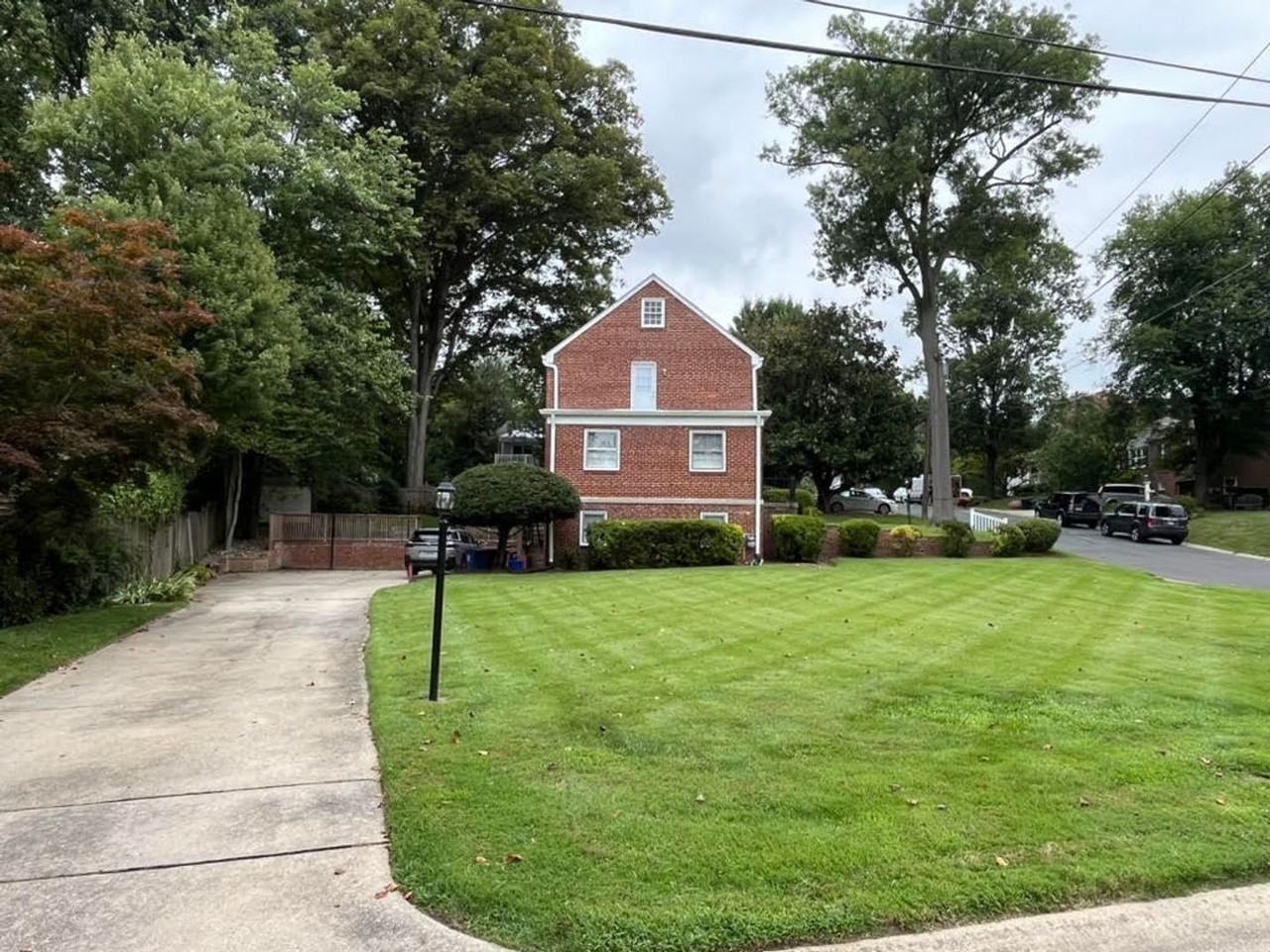 4408 Glenridge St - Photo 6 of 40