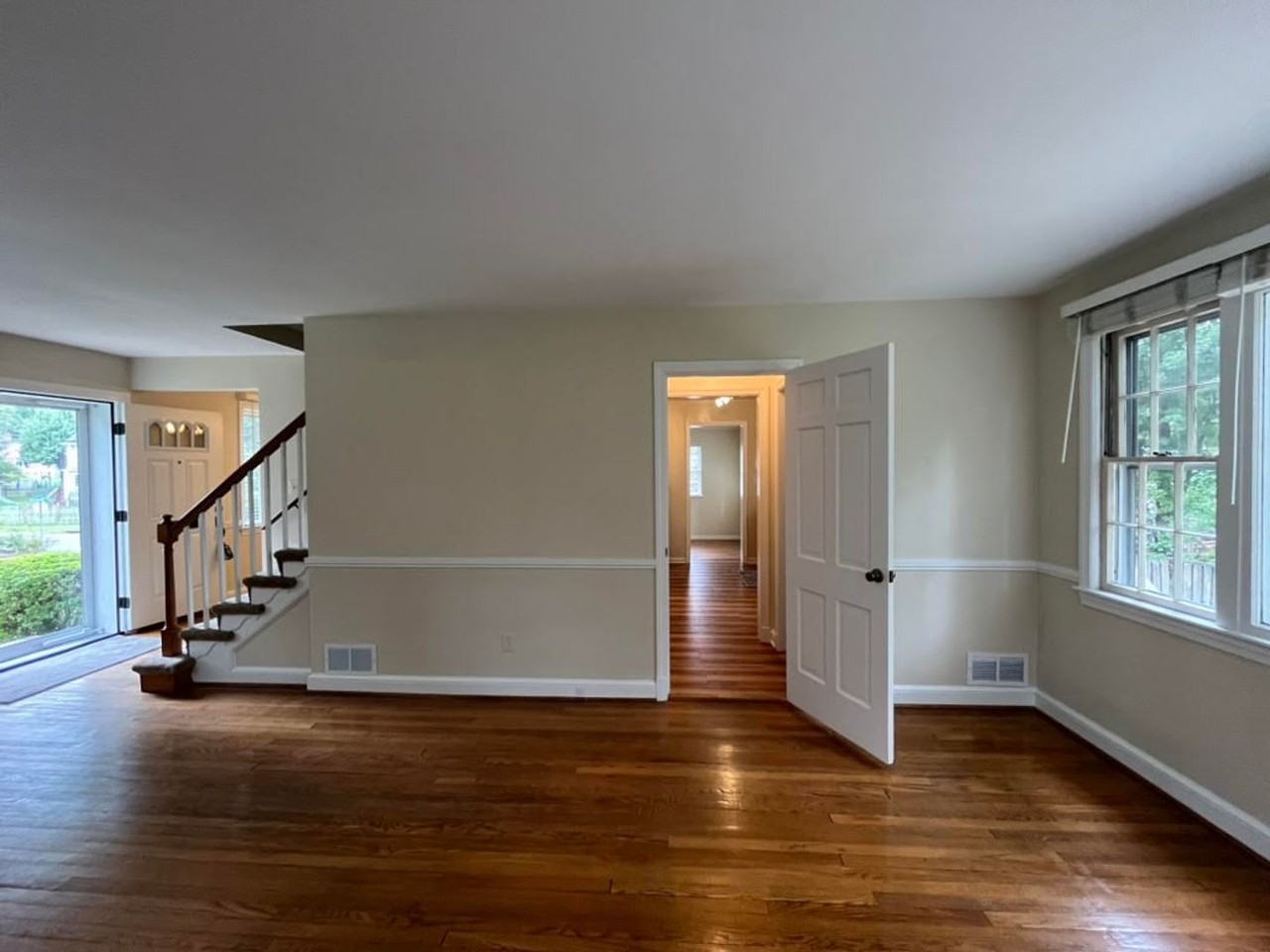 4408 Glenridge St - Photo 7 of 40