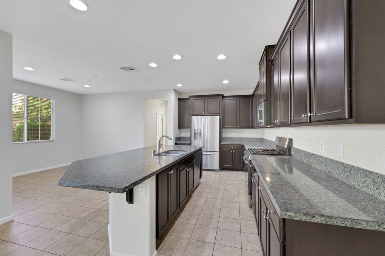 2556 Sable Creek St - Photo 3 of 18