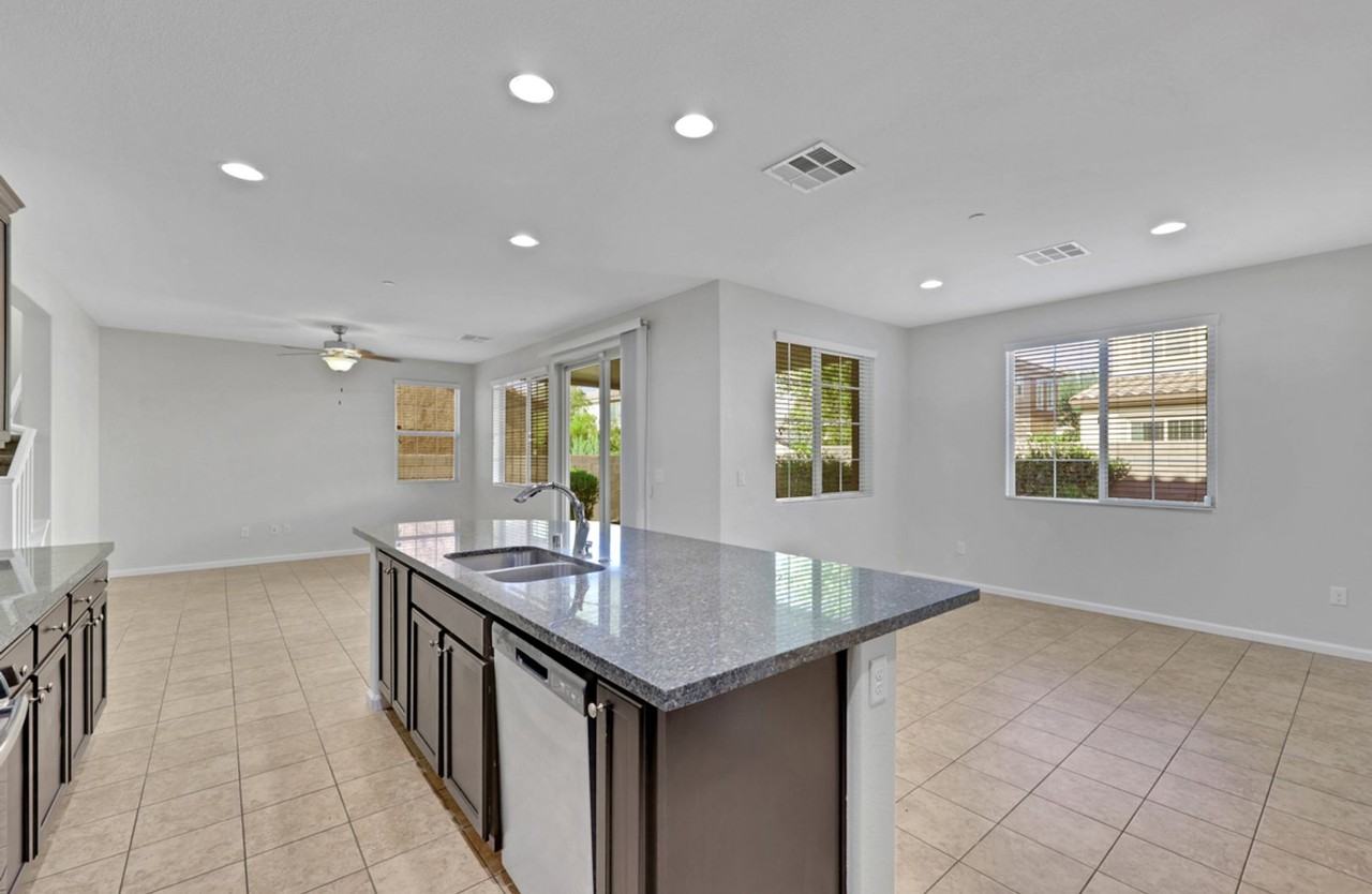 2556 Sable Creek St - Photo 4 of 18