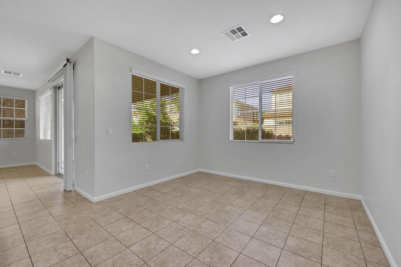 2556 Sable Creek St - Photo 5 of 18