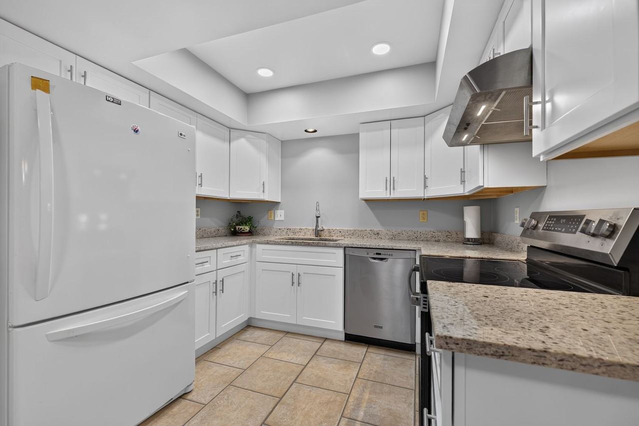 12533 Coral Grove Pl #1 - Photo 7 of 24