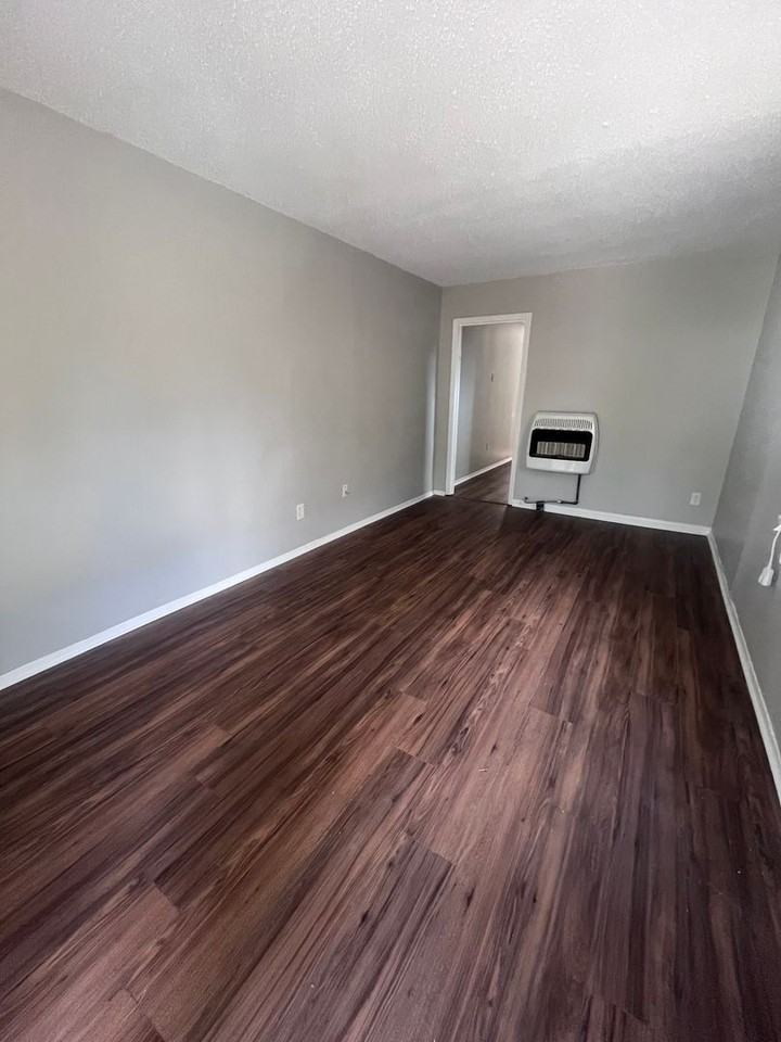 2115 Bennett Ave - Photo 4 of 12