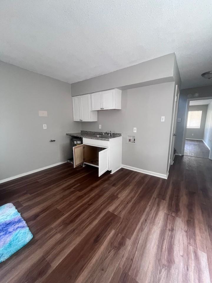 2115 Bennett Ave - Photo 6 of 12