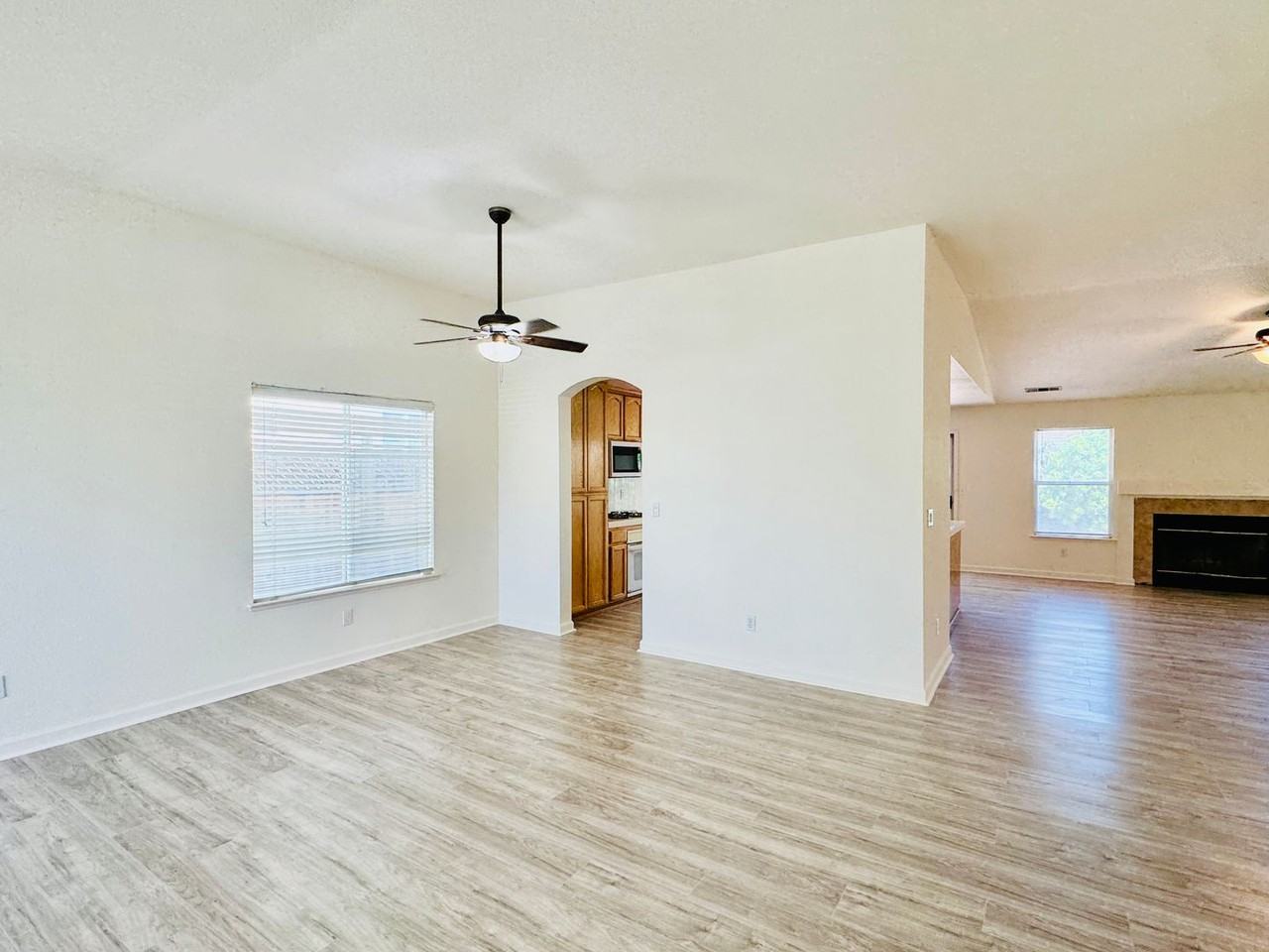 962 Sandra St - Photo 2 of 12