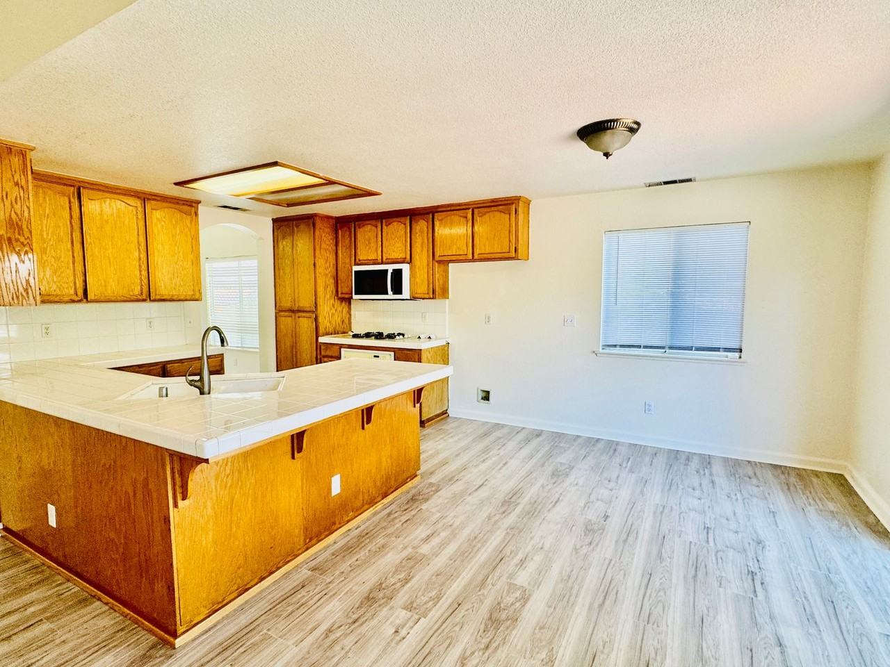 962 Sandra St - Photo 4 of 12