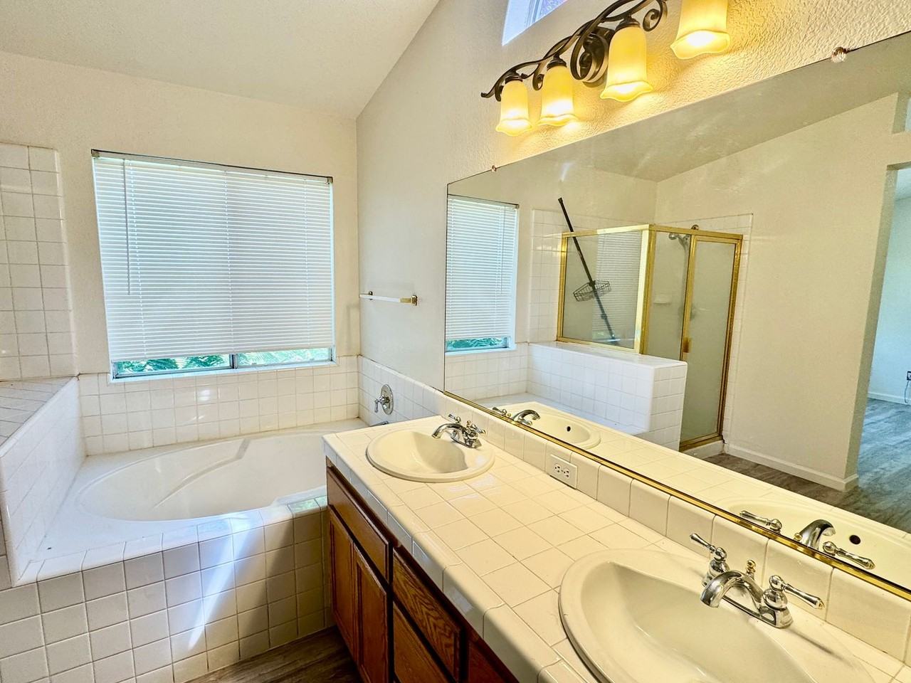 962 Sandra St - Photo 6 of 12