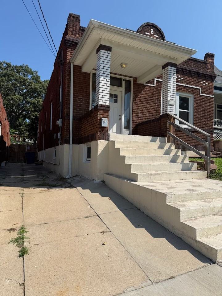 414 E 9th St - Photo 2 of 23