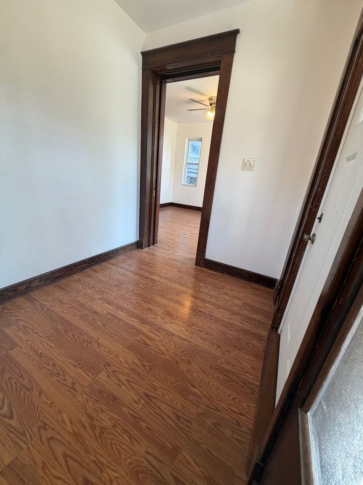 414 E 9th St - Photo 3 of 23