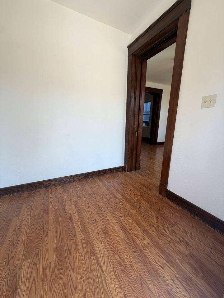 414 E 9th St - Photo 4 of 23