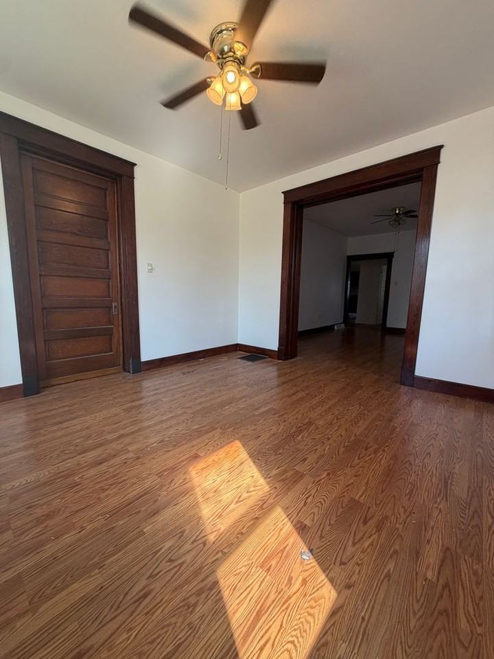 414 E 9th St - Photo 5 of 23