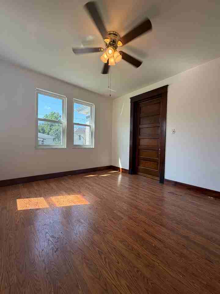 414 E 9th St - Photo 6 of 23