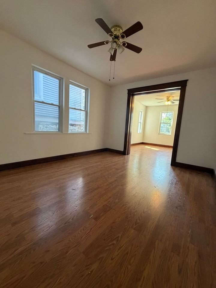 414 E 9th St - Photo 7 of 23
