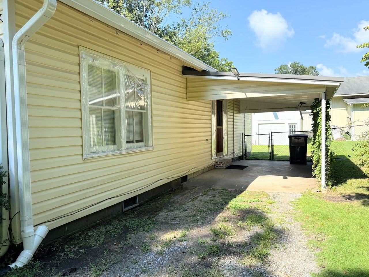 450 Bowdon St - Photo 3 of 21