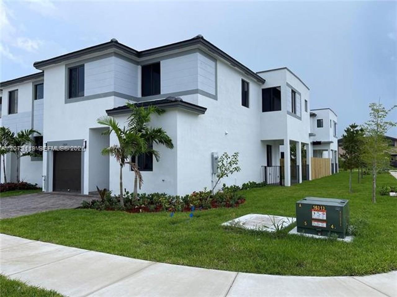 13624 13624 SW 158th Ave th 1364 - Photo 3 of 18
