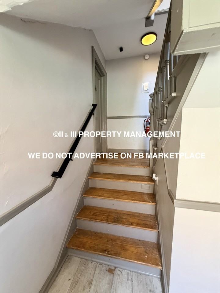4513 Roanoke Pkwy #04 - Photo 2 of 20
