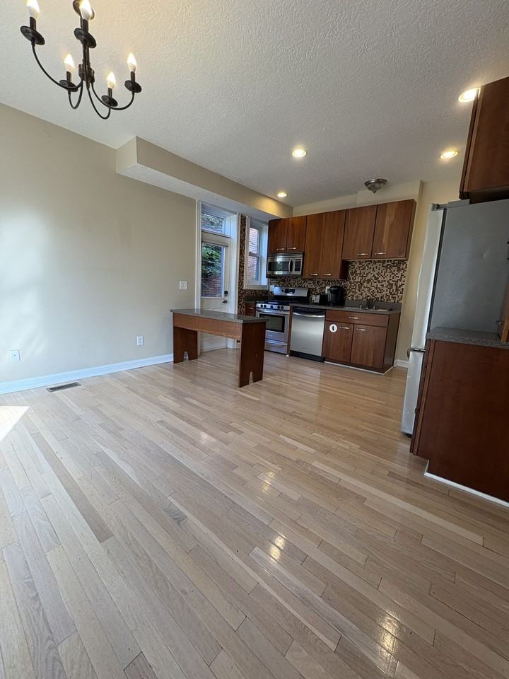1135 Summit St #1 - Photo 3 of 50