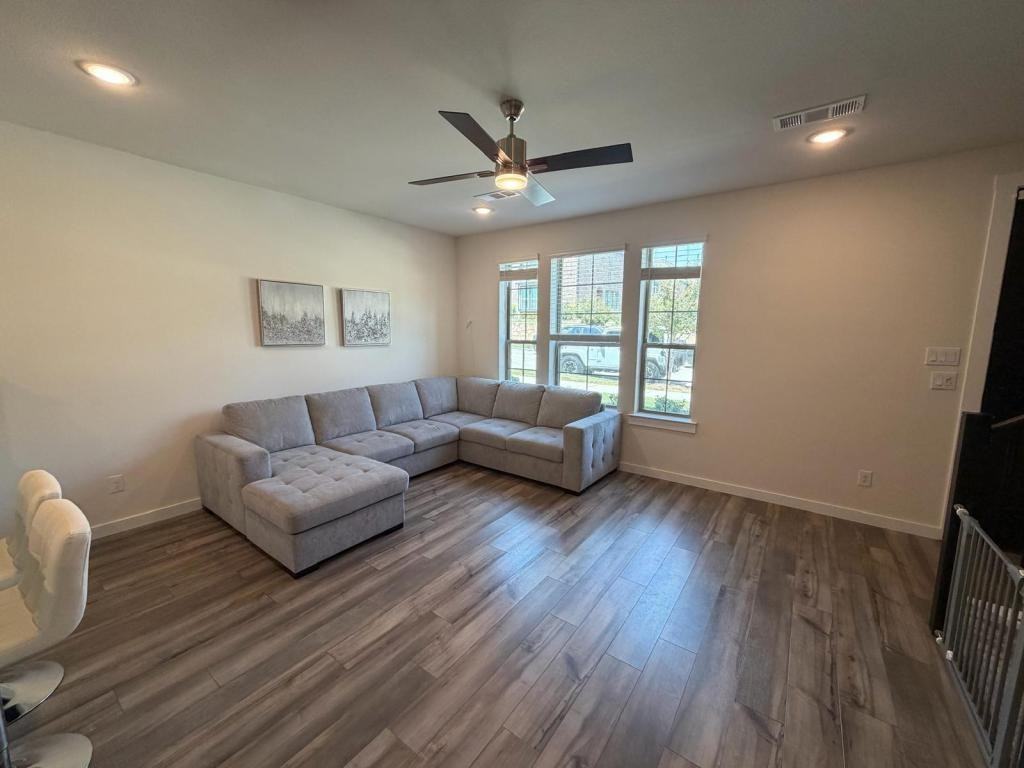 1325 Ethan Dr - Photo 2 of 20