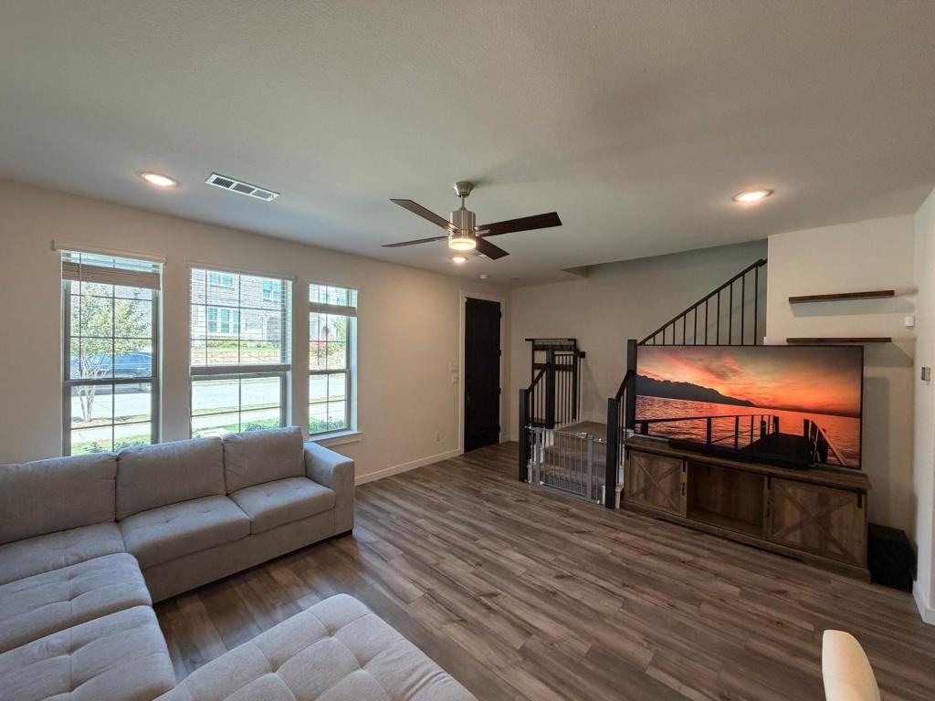 1325 Ethan Dr - Photo 3 of 20